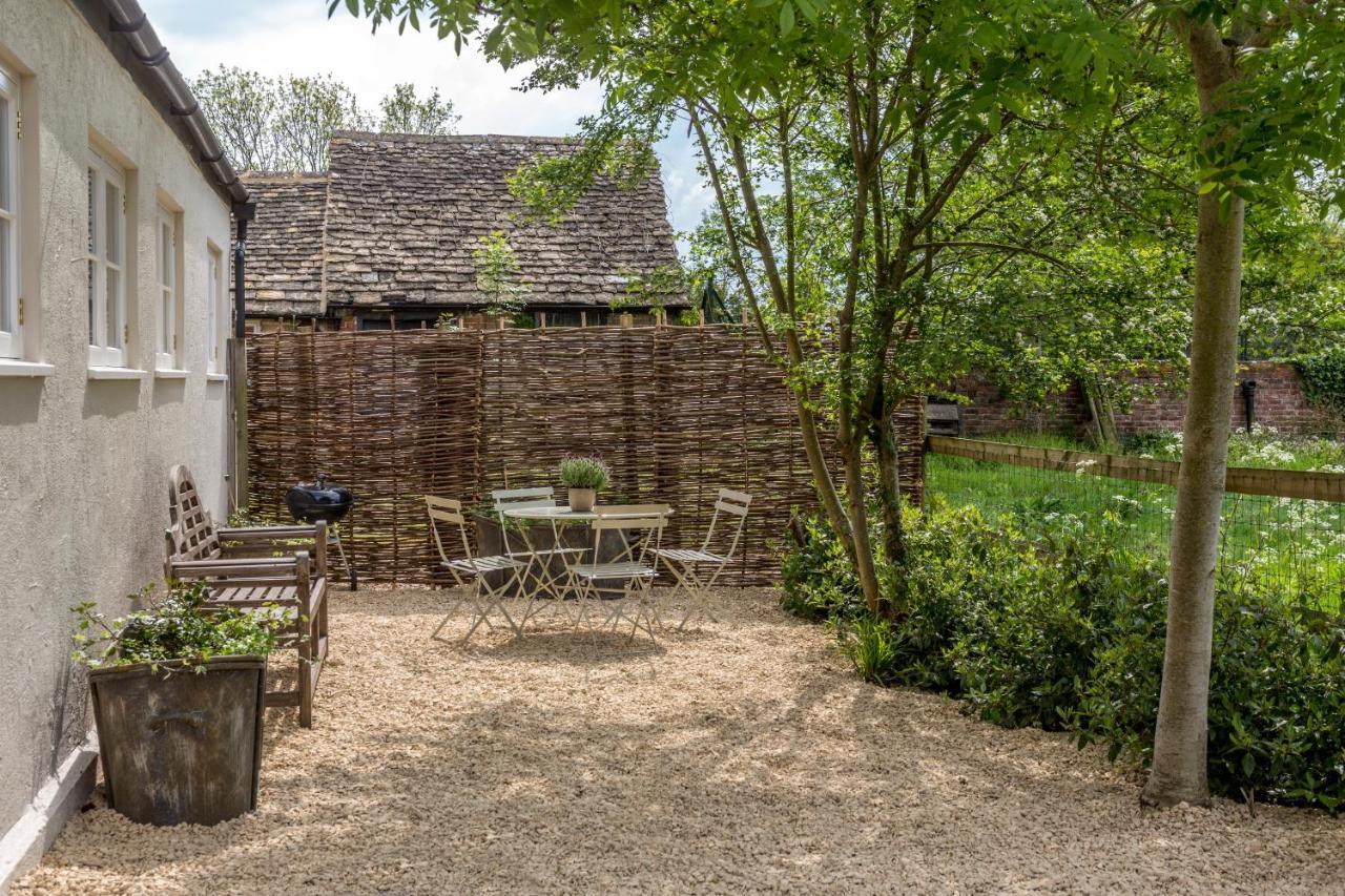 The Cowsheds Villa Brinkworth Room photo